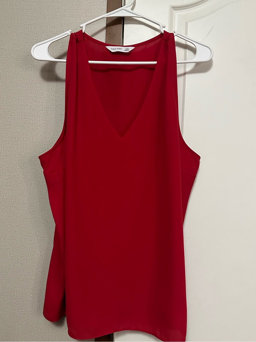 Nine West Red V-Neck Sleeveless Camisole